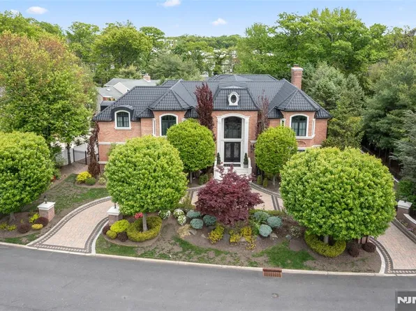 675 Summit St, Englewood Cliffs, NJ 07632