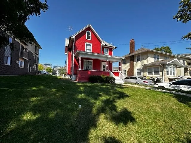 4 bed, 1800 sqft, $2,800 — Photo 2