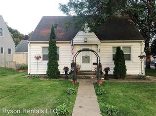 949 W 7th St, Waterloo, IA 50702