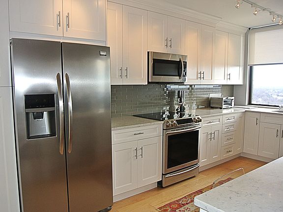 4th image of 27010 Grand Central Pkwy APT 27D