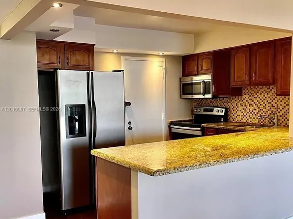 600 Three Islands Blvd APT 304, Hallandale, FL 33009