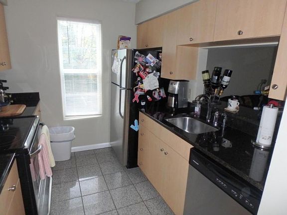 2nd image of 940 Quay Ave #94OC