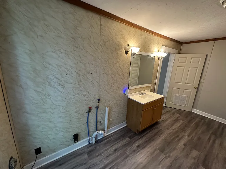 218 Holmes St #B — Photo 9