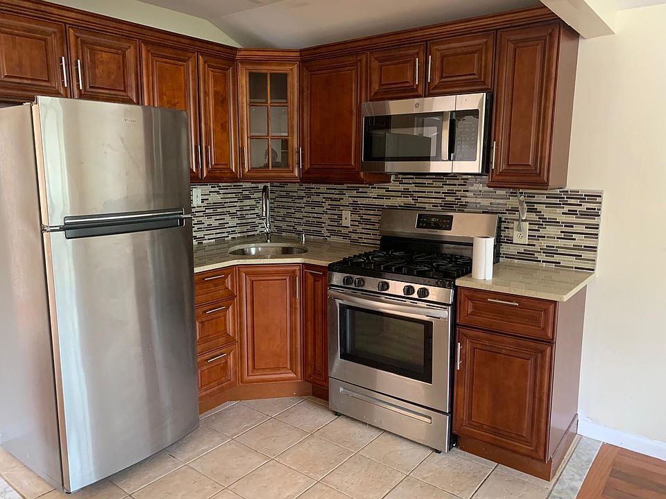 2nd image of 257-18 148th Rd