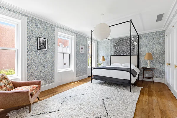 Sold by Compass | media 21