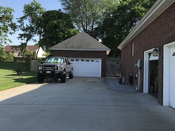 2nd image of 4224 N Woodstock Dr