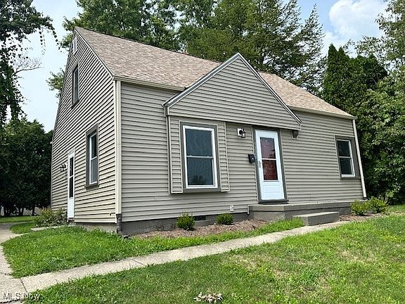 2nd image of 3226 Oakwood Dr