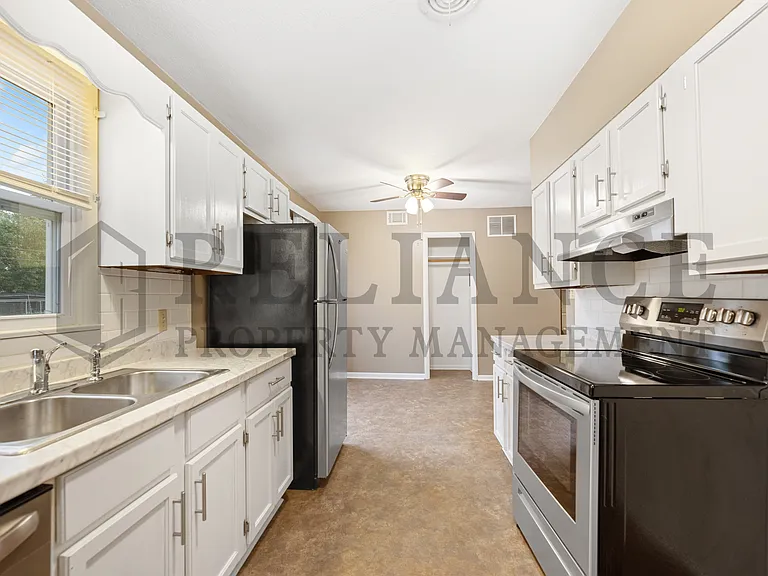 2310 S Vine St — Photo 4