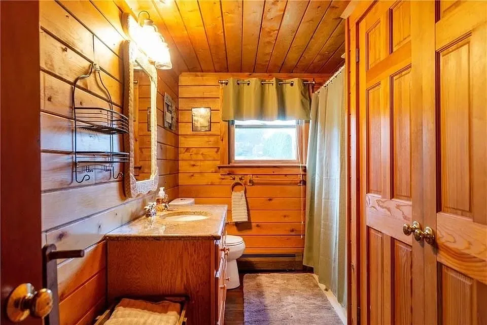 3 bed, 2.0 bath, 1700 sqft, $4,000 — Photo 3