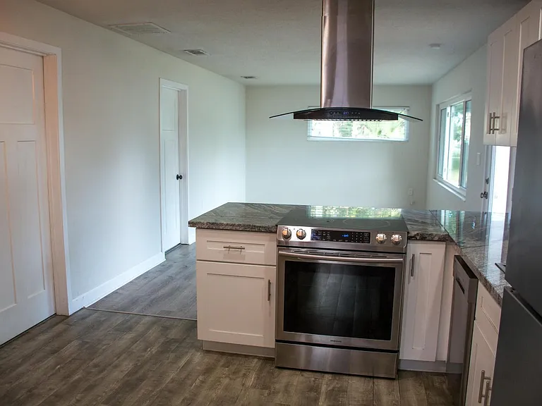 86 Hurwood Ave — Photo 4