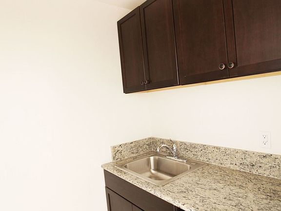 3rd image of 727 S Mansfield Ave APT 10