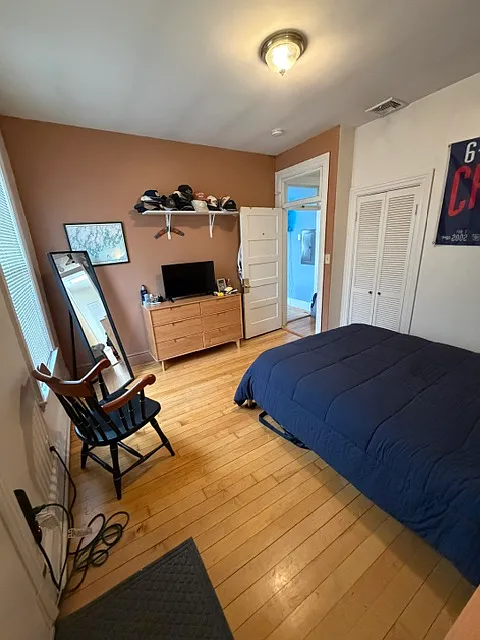 4 bed, 9999 sqft, $4,200 — Photo 3