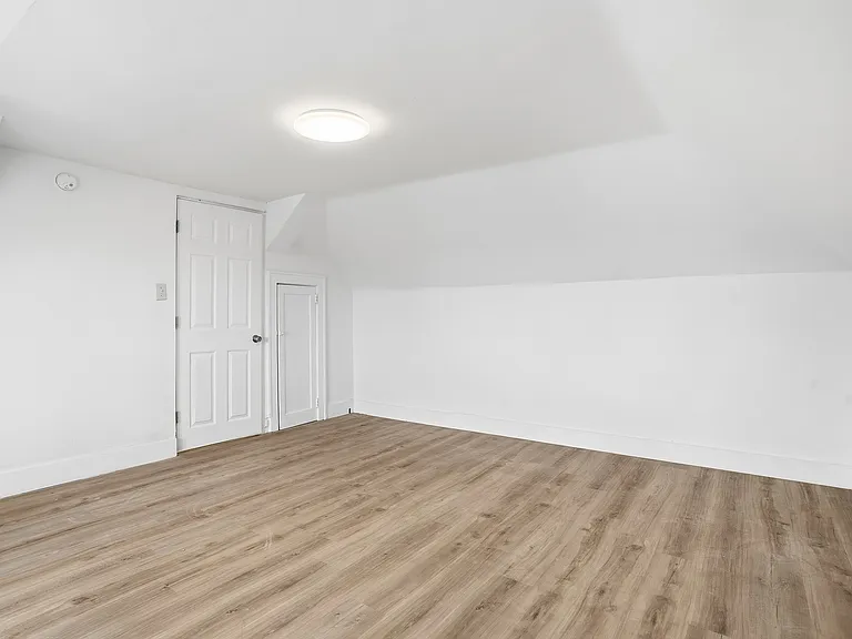 7806 Saint Lawrence Ave — Photo 20