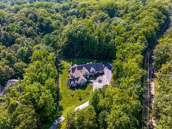 2nd image of 920 Chestnut Run