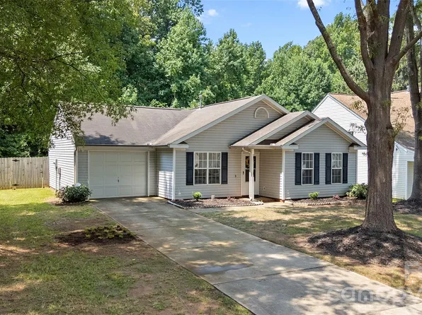 8019 Shiny Meadow Ln, Charlotte, NC 28215