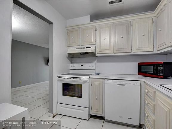 5th image of 6395 Bay Club Dr