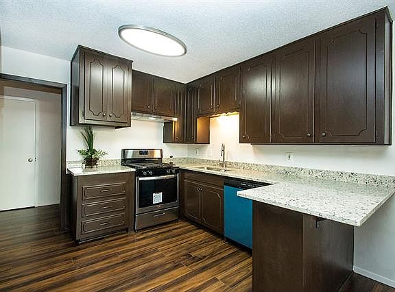 4th image of 1005 Simmons Dr
