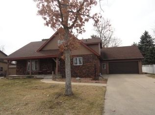 545 Oakridge Dr, Portage, WI 53901