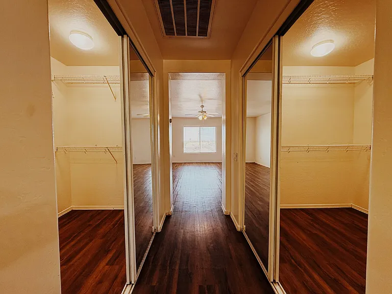 906 S 118th Ln — Photo 18