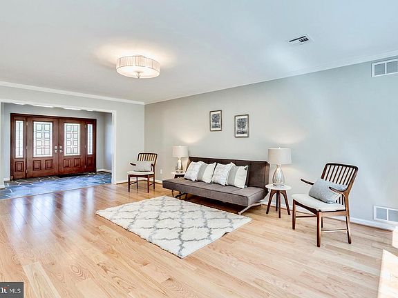 4th image of 7419 Park Terrace Dr