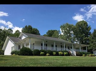 832 W 1st St, Blue Ridge, GA 30513