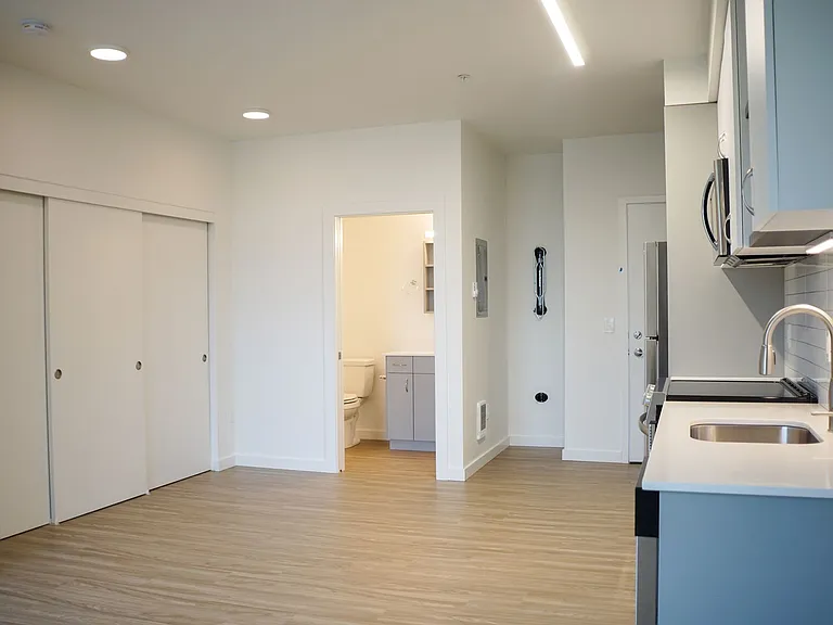 2320 N Vancouver Ave #304 — Photo 7
