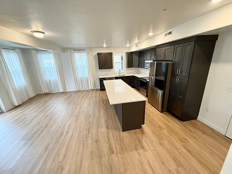 754 W Blue Magic Ln #101 — Photo 8