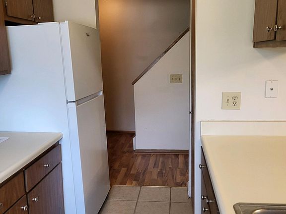 5th image of 601 Peachtree Pl #601