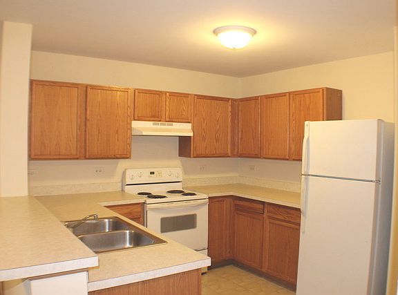 4th image of 401 Silverstone Dr #4