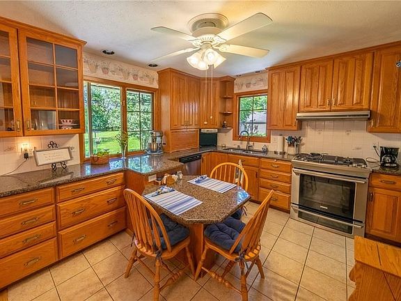 4th image of 27561 Forestview Ave