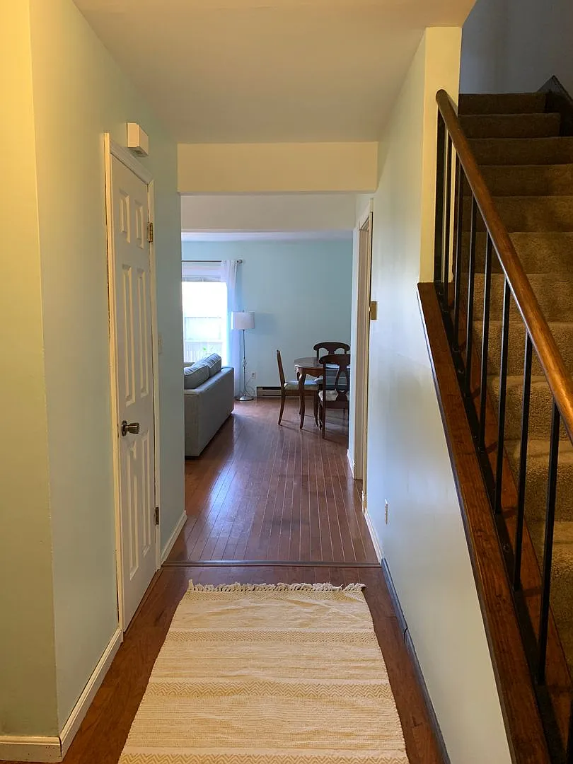 Haverford Circle renovated 3 Bedroom Townhome — Photo 4