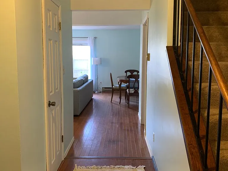 136 Haverford Cir — Photo 4