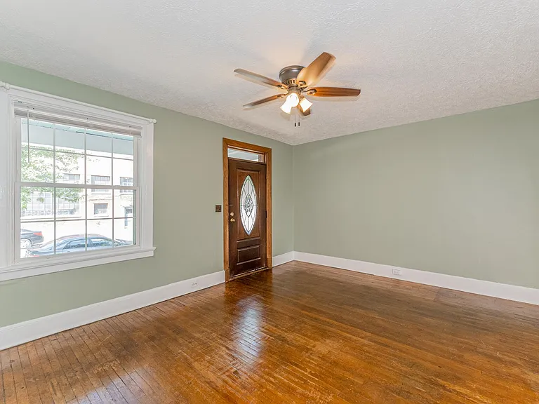 3028 W Leigh St — Photo 4