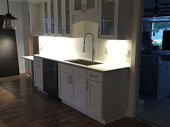4th image of 209 Carver St W
