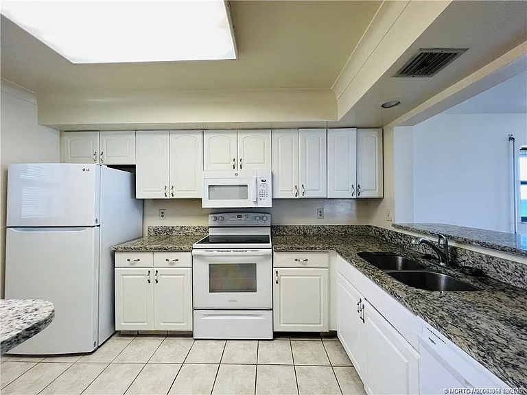 7410 S Ocean Dr #605 — Photo 16