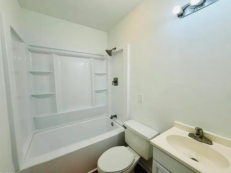 312 Hickory Ln — Photo 10