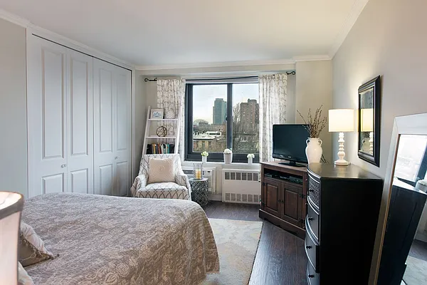 Sold by Realty Collective | media 6