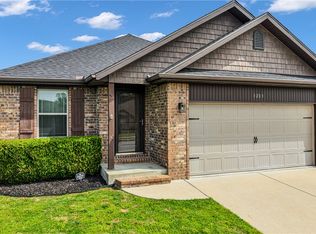 1203 W Cunningham Ave, Rogers, AR 72758