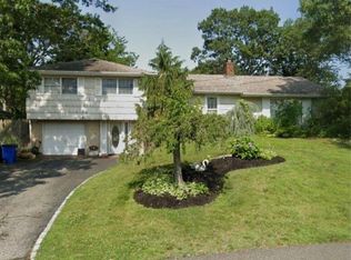 152 Swan Lake Dr, Patchogue, NY 11772