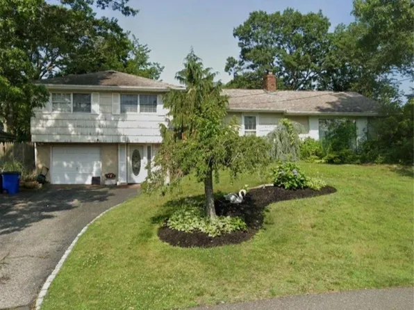 152 Swan Lake Drive, Patchogue, NY 11772
