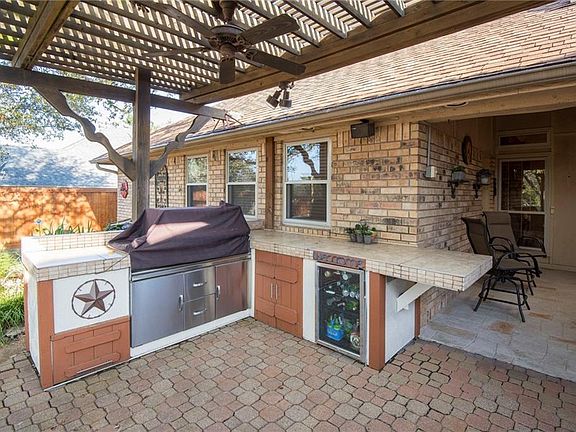 5th image of 3400 Fox Glen Dr