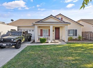 1963 W Merritt Street, Hanford, CA 93230
