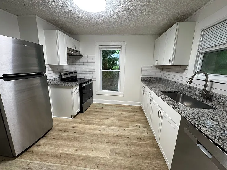 917 E Dayton Ave — Photo 14