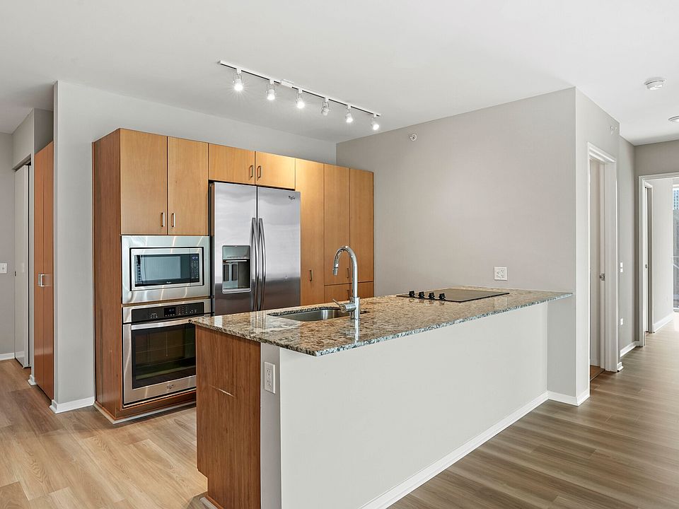 1st image of 200 E Illinois St #2/2