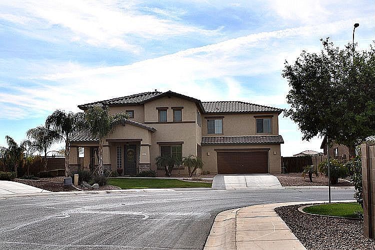 1st image of 2741 E Coconino Dr