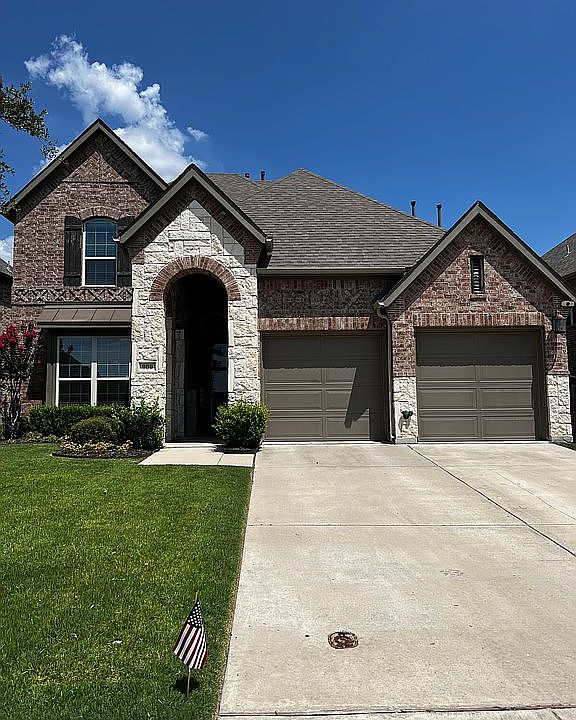 1st image of 900 Llano Falls Dr