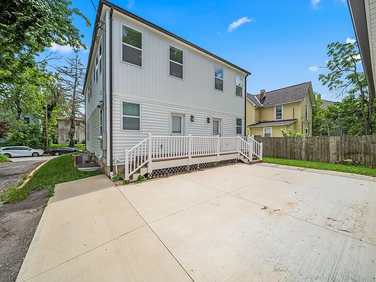 2589 Dayton Ave — Photo 66