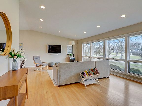 4th image of 1745 Heather Ln