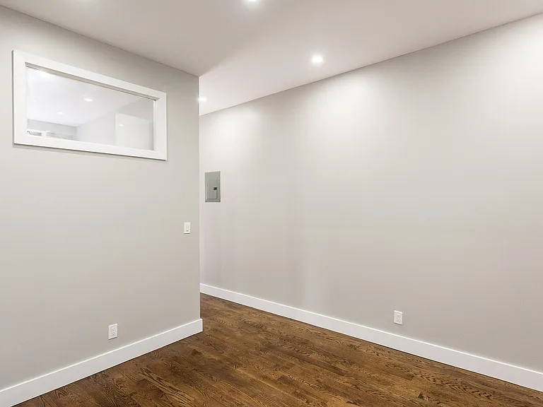 206 Scholes St #27 — Photo 4