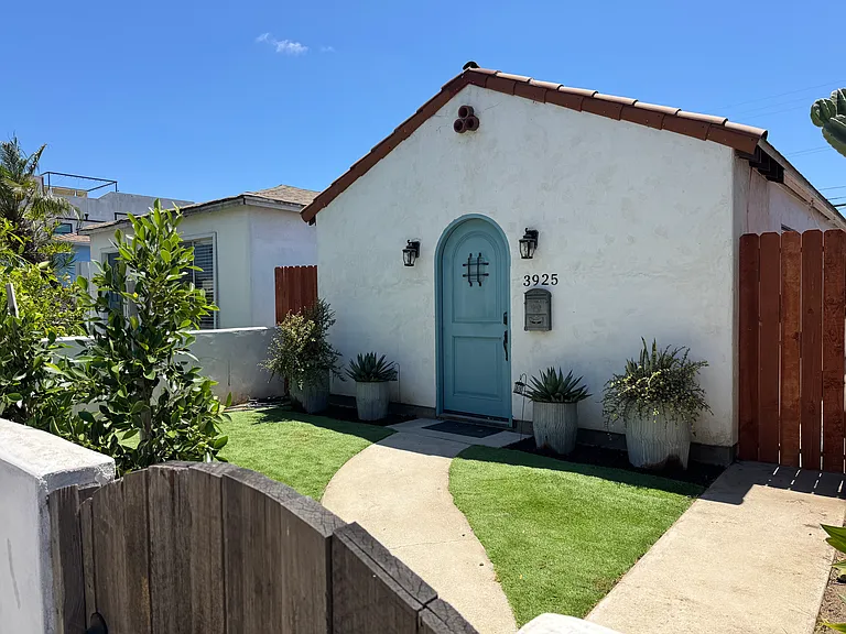 3925 S Centinela Ave — Photo 1